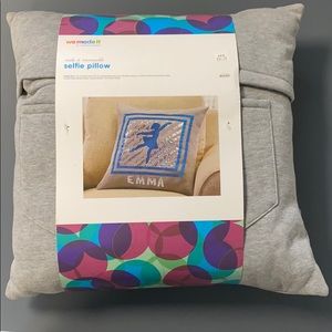NEW, Selfie Pillow